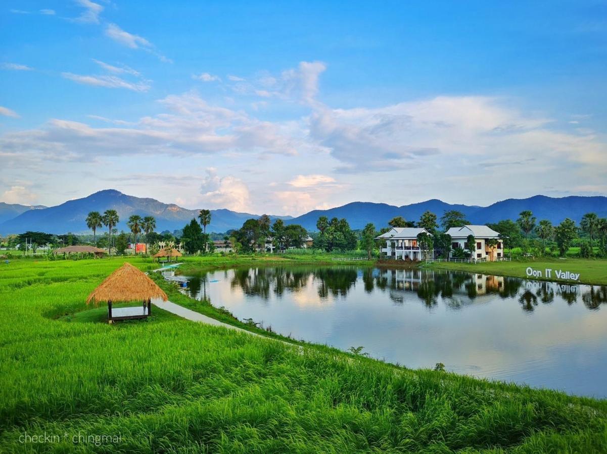 Oon Valley Farm Stay San Kamphaeng Екстериор снимка